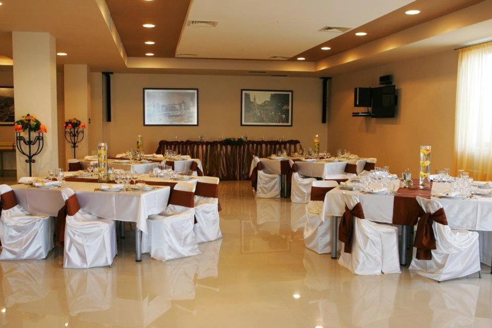 אורדאה Hotel Bulevard מראה חיצוני תמונה
